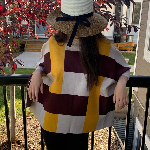 Women's Poncho with Turtle neck and Sleeves - Picture 3 of 6